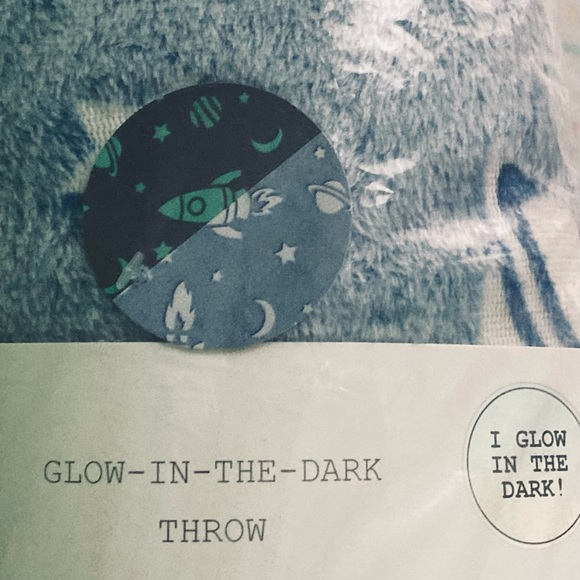 NWT Glow in the Dark Blanket Throw - Picture 2 of 8